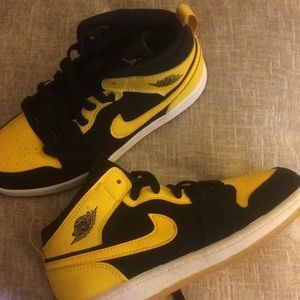 Never WORN Nike Jordan New Loves size 3Y no box